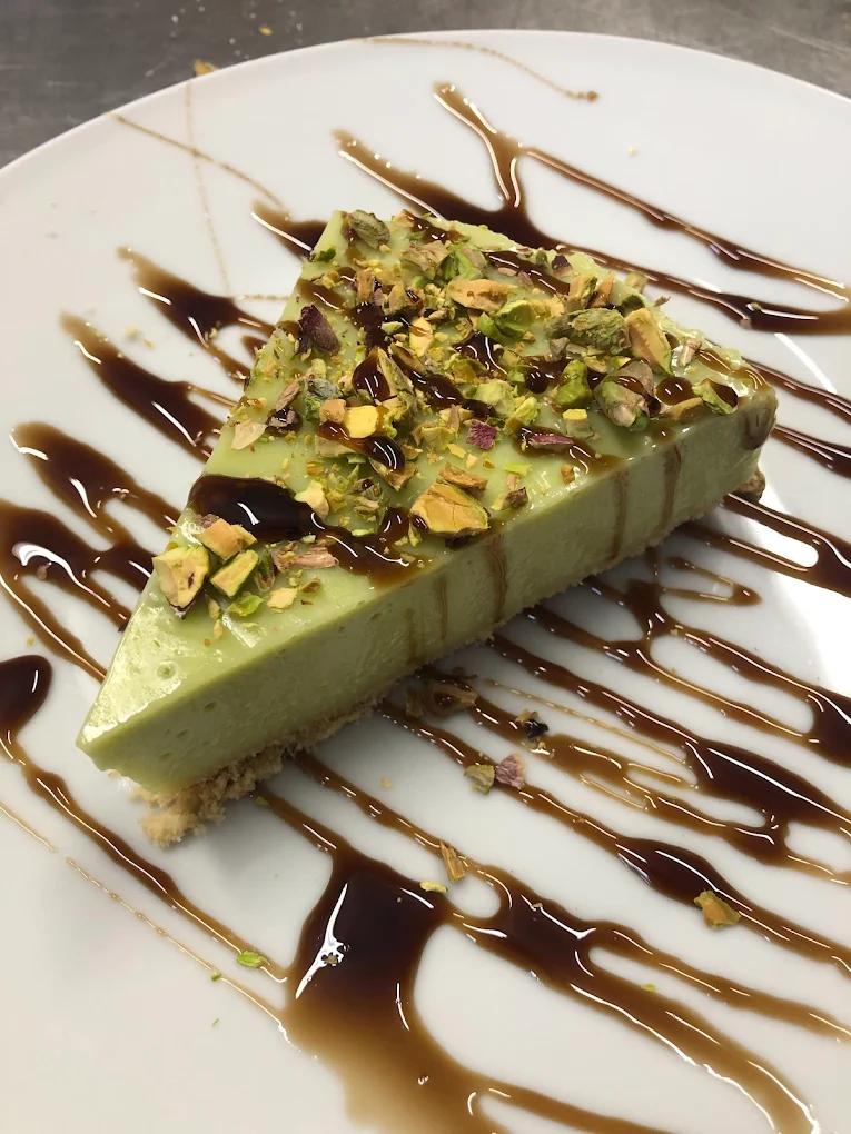 Tarta de aguacate y pistachos